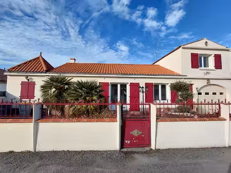 maison entierement renovee de 126 m² dans le centre ville de challans