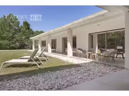 maison de luxe à vendre dans le quartier plateau de puyricard-la trévaresse
