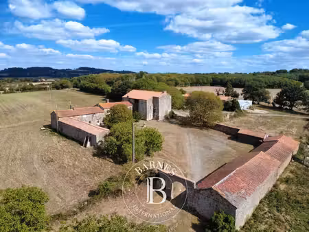 à vendre  château les herbiers 5 chambres - 500 m² - 540 000 €
