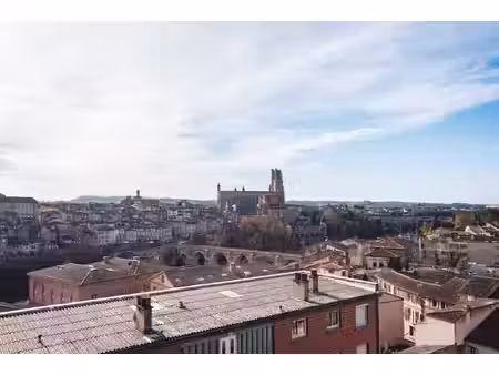 appartement traversant avec vues et balcons au dernier étage avec ascenseur