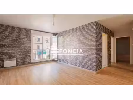 a 2 min du rer a   f2 de 48 m2 avec balcon  terrasse et parking