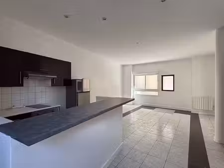 adrian parker loue un appartement f2 rénové type duplex - harfleur