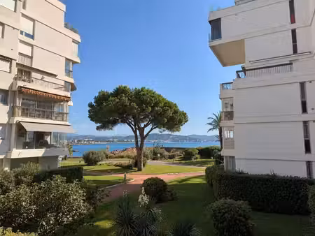 magnifique appartement de 45m² avec vue mer  piscine et tennis  à deux pas de la plage - l