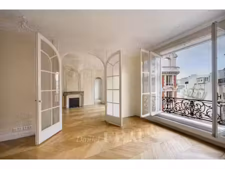 paris 6e - rue danton - appartement en étage élevé