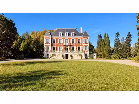très bel appartement dans un château avec parc et lac