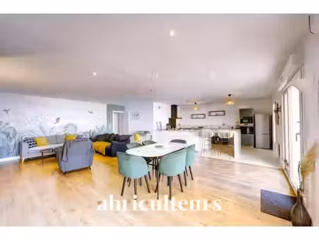 maison 5 pièces 155 m² avec piscine en vente à cognac 16100