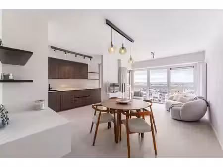 appartement entièrement rénové - arrière du front de mer