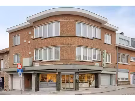 boulangerie avec studio et appartement à vendre à auderghem