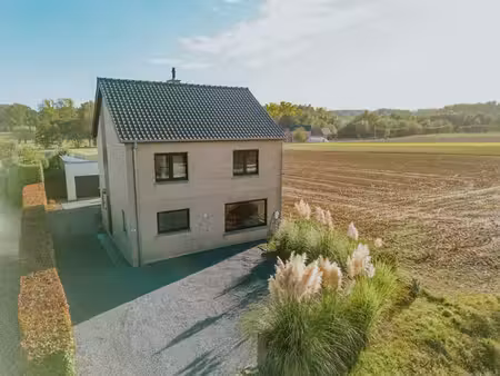 charmante maison familiale à la campagne  offrant des vue...