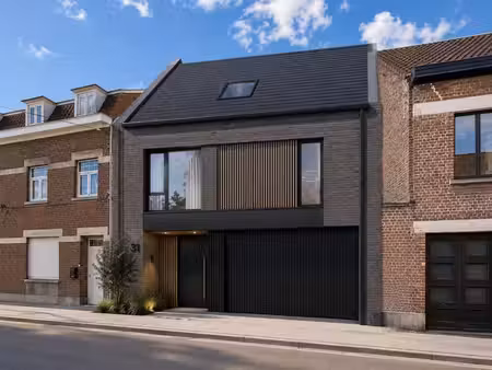 à vendre  terrain constructible bien situé près du centre...