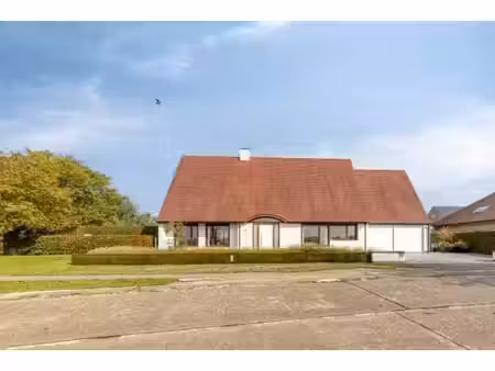 statige villa met prachtige tuin op een perceel van 1.430...