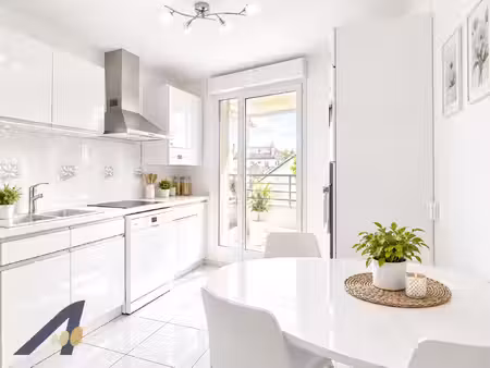 appartement t3 avec balcons-garage privatif et parking secur
