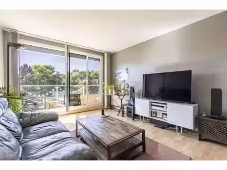 appartement 2 pièces avec balcon et piscine le pecq