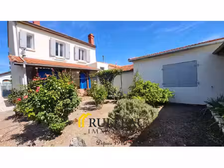 maison en pierre à bordeaux avec grand jardin  garage et dép