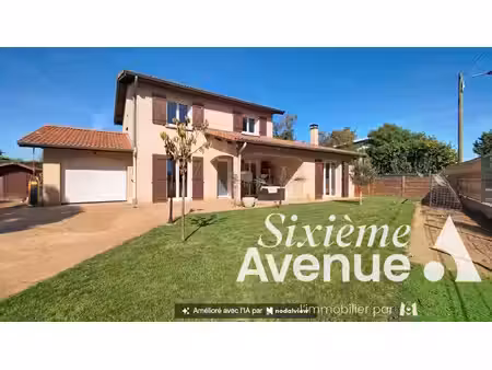 maison familiale de 124 m² avec 5 chambres et piscine