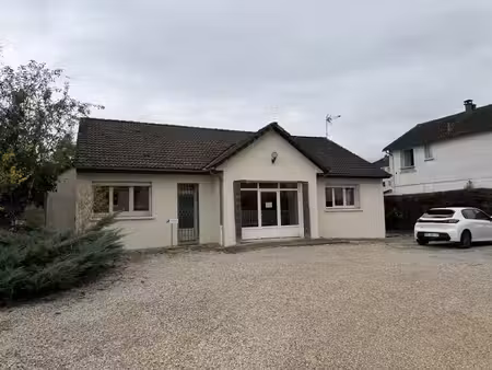 exclusif joigny local professionnel vendu loué