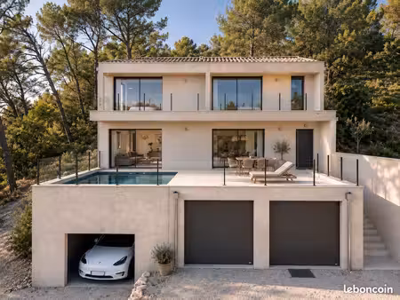 villa en résidence sécurisée avec piscine suspendue  vue panoramique et double garage