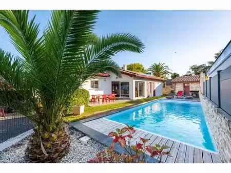 urrugne - maison contemporaine de plain-pied avec piscine  entre océan et corniche