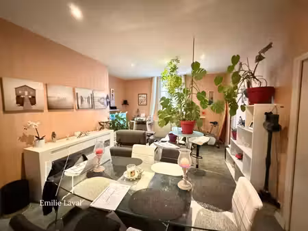 maison de ville avec grand garage sans extérieur à villefranche de lonchat (24)