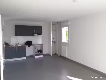 appartement t3 (64 m2) avec grand balcon (26m2)