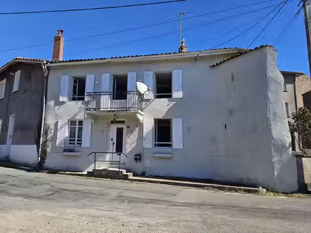 un cadre de vie au bord de la rivière avec des vues imprenables