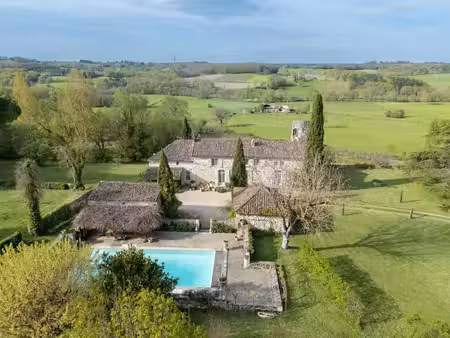 charmant manoir en pierre avec 5 chambres à 30 minutes de saint-emilion