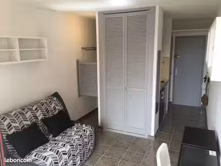 joli studio 16 m2 avec balcon