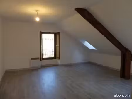 t3 de caractère de 65m2 face remparts de guérande