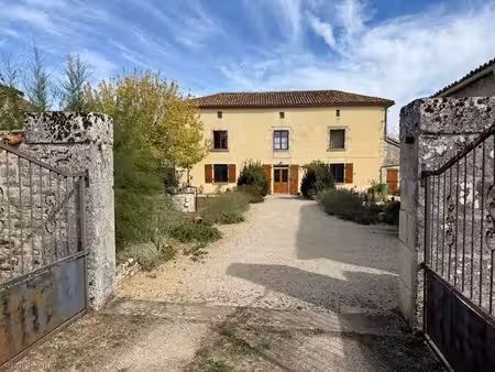 ancienne presbytère avec charme & caractère