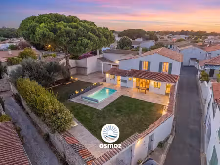 maison familiale avec six chambres  jardin  piscine et stationne
