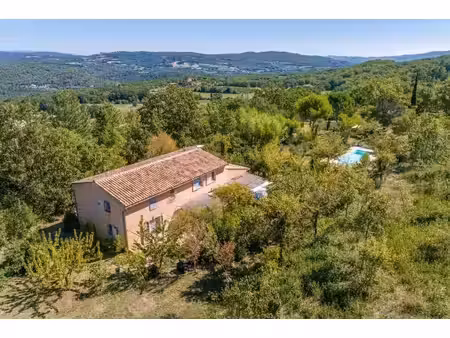 villa rénovée à vendre en campagne de saignon