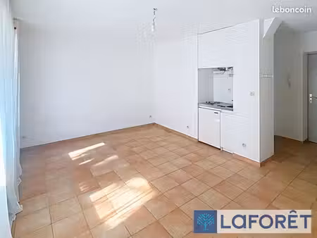 studio 1 pièce 28 m²