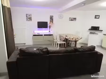 a louer charmant f2 meublé de 42 m²