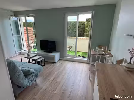 studio 25m2 meublé haut de gamme avec balcon 9m2 & parking à 2 min de la gare plaisir-grig