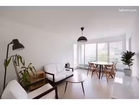chambre meublée dans t4 de 79m2 avec balcon