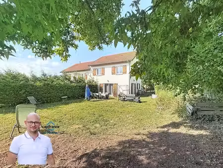 maison 3 chambres – jumelée par le garage – terrain d'environ 450 m² –...