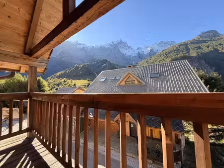 chalet avec local commercial au coeur de la grave