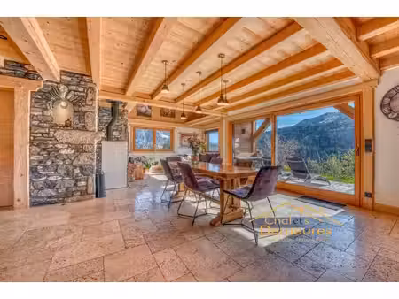 chalet vue panoramique sur les massifs