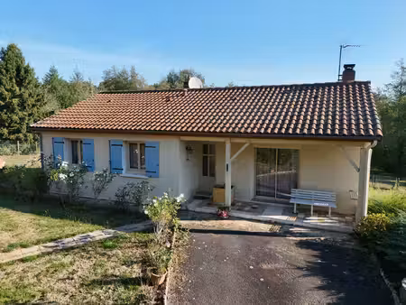 maison de plain-pied  3 chambres  étang privé  dépendances et 1 48 hectare de terrain