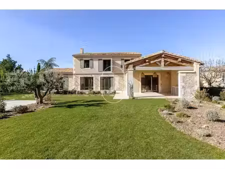 villa neuve avec piscine à vendre à bonnieux