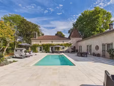 superbe propriété de caractère rénovée avec piscine et 2 hectares