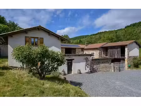 ferme renovee en pierre et gite -secteur beaujolais