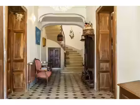 belle maison avec parc et piscine