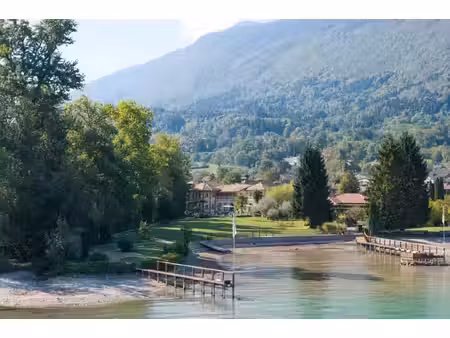 sevrier  un domaine privé d'exception  les pieds dans l'eau