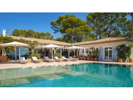 castellaras - superbe villa avec vue panoramique dans domaine sécurisé