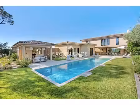 villa terra : villa moderne avec vue mer à vendre à saint-trop