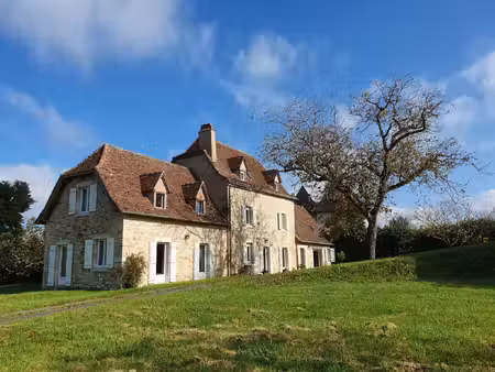grande maison de campagne en milieu rural avec 8 ha