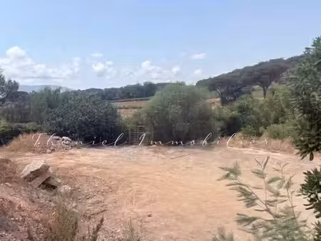 terrain constructible de 1 200 m² à vendre à grimaud