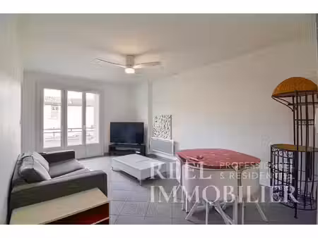appartement t2 rénové avec parking - vue sur la cathédrale d'auch