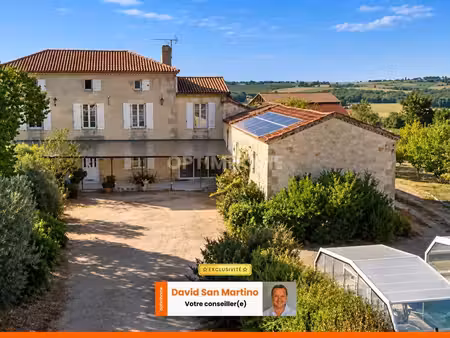 maison en pierre avec piscine et dépendances – vue dominante sur la campagne gersoise